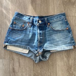 Levi’s 501 High Waisted Shorts Size 25